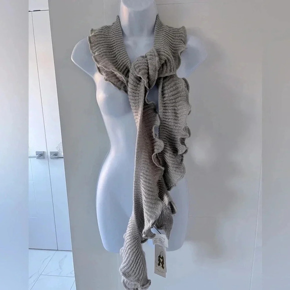 BNWT CollectionEighteen/ Ruffled knit scarf/  84”long - Picture 4 of 12